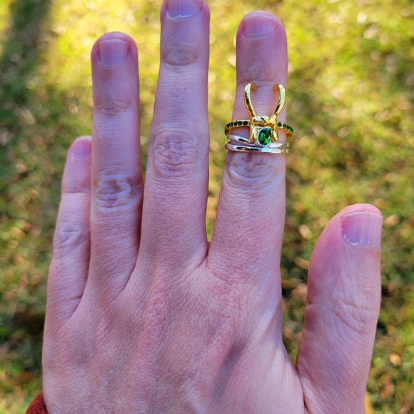 Disney Loki Gold Emerald Green 3 piece Ring Set Size 7.5 - Picture 9 of 12